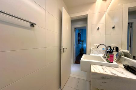 Apartamento à venda com 136m², 3 quartos e sem vaga Apartamento à venda com 136m², 3 quartos e sem vagaBanheiro