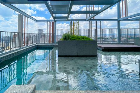 Studio à venda com 32m², 1 quarto e sem vaga Studio à venda com 32m², 1 quarto e sem vagaÁrea comum - Piscina