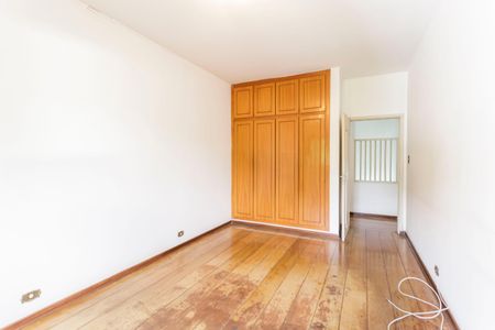 Casa à venda com 405m², 4 quartos e 7 vagas Casa à venda com 405m², 4 quartos e 7 vagasQuarto 1