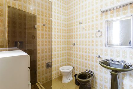 Casa à venda com 405m², 4 quartos e 7 vagas Casa à venda com 405m², 4 quartos e 7 vagasBanheiro 1