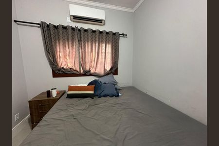 Casa de condomínio à venda com 400m², 4 quartos e 5 vagas Casa de condomínio à venda com 400m², 4 quartos e 5 vagasQuarto
