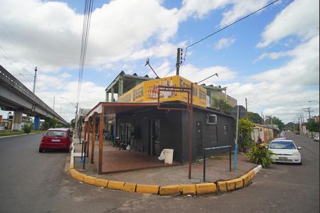 Casa à venda com 380m², 2 quartos e 2 vagas Casa à venda com 380m², 2 quartos e 2 vagasFachada