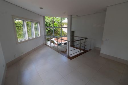 Casa de condomínio à venda com 750m², 4 quartos e 4 vagas Casa de condomínio à venda com 750m², 4 quartos e 4 vagasSALA PISO SUPERIOR