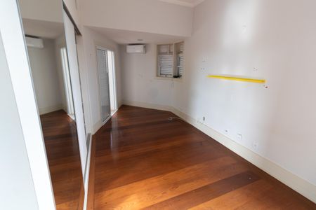 Casa de condomínio à venda com 750m², 4 quartos e 4 vagas Casa de condomínio à venda com 750m², 4 quartos e 4 vagasSUITE 3