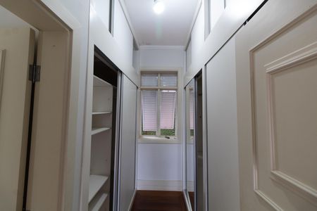 Casa de condomínio à venda com 750m², 4 quartos e 4 vagas Casa de condomínio à venda com 750m², 4 quartos e 4 vagasCLOSET
