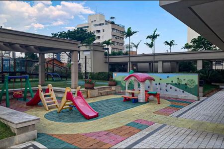 Apartamento à venda com 149m², 4 quartos e 2 vagas Apartamento à venda com 149m², 4 quartos e 2 vagasÁrea comum - Playground