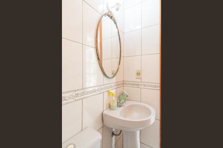 Casa à venda com 200m², 4 quartos e sem vaga Casa à venda com 200m², 4 quartos e sem vagaBanheiro 2