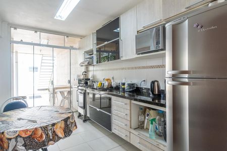 Casa à venda com 200m², 4 quartos e sem vaga Casa à venda com 200m², 4 quartos e sem vagaCozinha