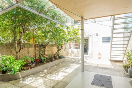 Casa à venda com 200m², 4 quartos e sem vaga Casa à venda com 200m², 4 quartos e sem vagaQuintal