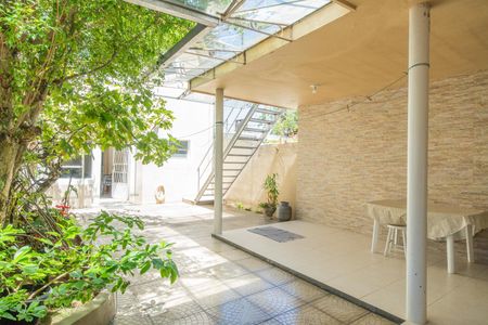 Casa à venda com 200m², 4 quartos e sem vaga Casa à venda com 200m², 4 quartos e sem vagaQuintal