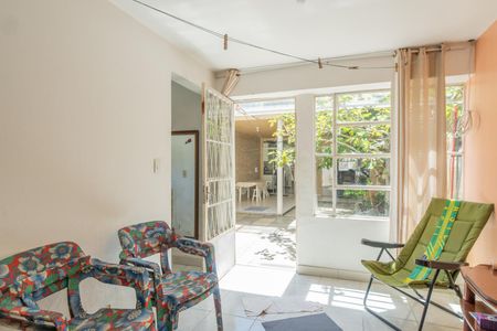 Casa à venda com 200m², 4 quartos e sem vaga Casa à venda com 200m², 4 quartos e sem vagaÁrea de Serviço