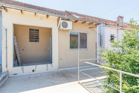 Casa à venda com 200m², 4 quartos e sem vaga Casa à venda com 200m², 4 quartos e sem vagaVaranda
