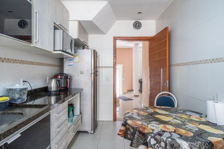 Casa à venda com 200m², 4 quartos e sem vaga Casa à venda com 200m², 4 quartos e sem vagaCozinha