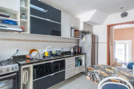 Casa à venda com 200m², 4 quartos e sem vaga Casa à venda com 200m², 4 quartos e sem vagaCozinha