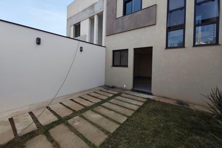 Casa à venda com 120m², 3 quartos e 2 vagasQuintal - Garagem