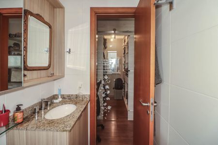 Apartamento à venda com 82m², 2 quartos e 2 vagasBanheiro da Suíte
