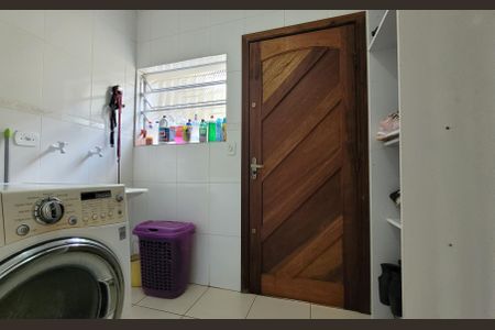 Casa à venda com 157m², 3 quartos e 4 vagasLavanderia