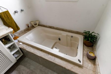 Casa à venda com 300m², 5 quartos e 4 vagas Casa à venda com 300m², 5 quartos e 4 vagasBanheiro da Suíte 2 - banheira
