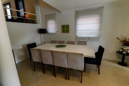 Casa à venda com 300m², 5 quartos e 4 vagas Casa à venda com 300m², 5 quartos e 4 vagasSala 4 - jantar