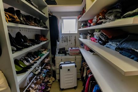 Casa à venda com 300m², 5 quartos e 4 vagas Casa à venda com 300m², 5 quartos e 4 vagasCloset da suíte 4