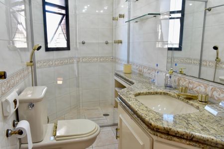 Apartamento à venda com 185m², 4 quartos e 3 vagasBanheiro da Suíte 2