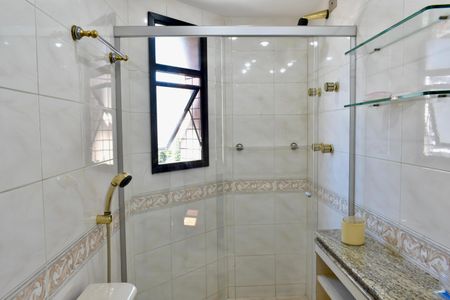 Apartamento à venda com 185m², 4 quartos e 3 vagasBanheiro da Suíte 2