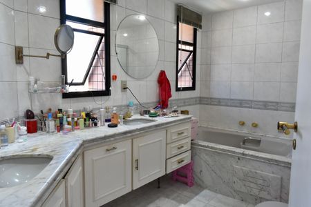 Apartamento à venda com 185m², 4 quartos e 3 vagasBanheiro da Suíte Master
