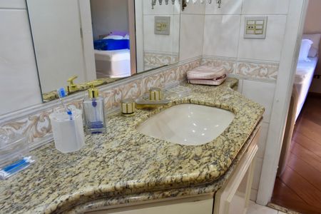 Apartamento à venda com 185m², 4 quartos e 3 vagasBanheiro da Suíte 2