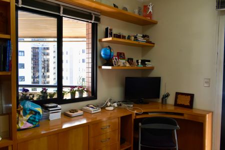 Apartamento à venda com 185m², 4 quartos e 3 vagasEscritório