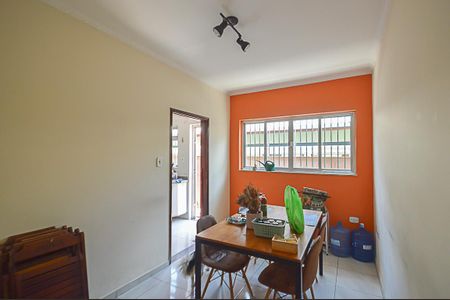 Casa à venda com 250m², 3 quartos e 3 vagas Casa à venda com 250m², 3 quartos e 3 vagasCopa
