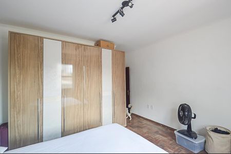 Casa à venda com 250m², 3 quartos e 3 vagas Casa à venda com 250m², 3 quartos e 3 vagasSuíte