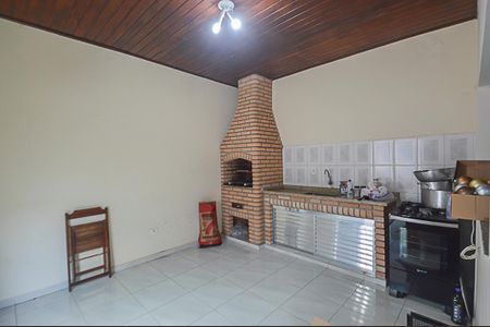 Casa à venda com 250m², 3 quartos e 3 vagas Casa à venda com 250m², 3 quartos e 3 vagasChurrasqueira