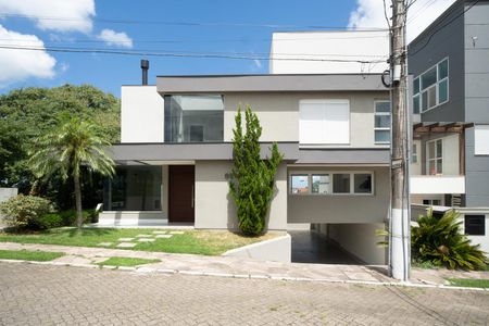 Casa de condomínio à venda com 335m², 3 quartos e 4 vagasFachada