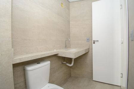 Apartamento à venda com 61m², 2 quartos e 2 vagas Apartamento à venda com 61m², 2 quartos e 2 vagasBanheiro da Suíte