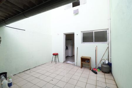 Casa à venda com 73m², 2 quartos e 1 vagaÁrea de serviço