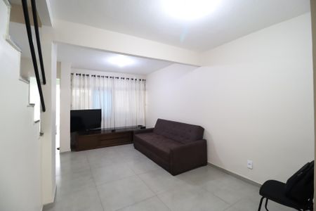 Casa à venda com 73m², 2 quartos e 1 vagaSala