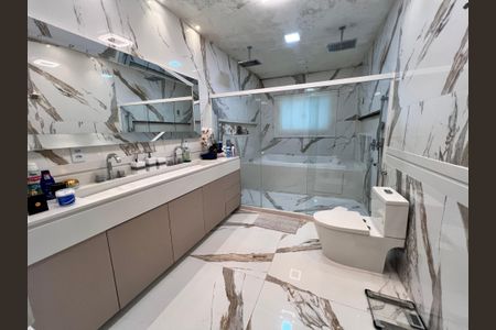 Casa à venda com 1200m², 4 quartos e 8 vagas Casa à venda com 1200m², 4 quartos e 8 vagasBanheiro da Suíte 3