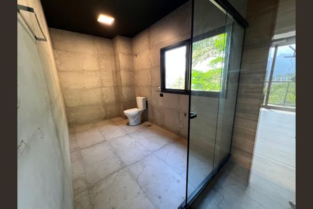 Casa à venda com 1200m², 4 quartos e 8 vagas Casa à venda com 1200m², 4 quartos e 8 vagasLavabo do escritório