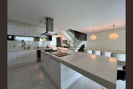 Casa à venda com 1200m², 4 quartos e 8 vagas Casa à venda com 1200m², 4 quartos e 8 vagascozinha 2