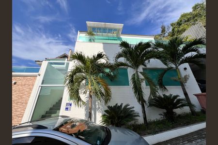 Casa à venda com 1200m², 4 quartos e 8 vagas Casa à venda com 1200m², 4 quartos e 8 vagasFachada/Placa