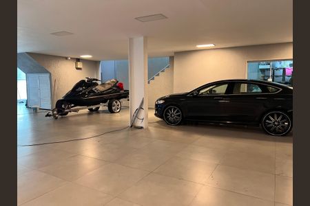 Casa à venda com 1200m², 4 quartos e 8 vagas Casa à venda com 1200m², 4 quartos e 8 vagasGaragem