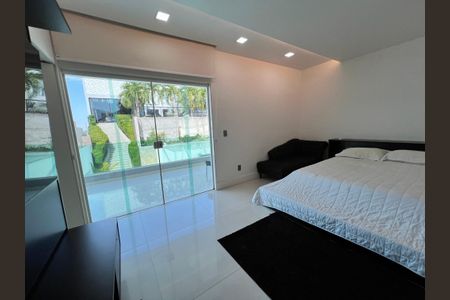 Casa à venda com 1200m², 4 quartos e 8 vagas Casa à venda com 1200m², 4 quartos e 8 vagassuíte 2