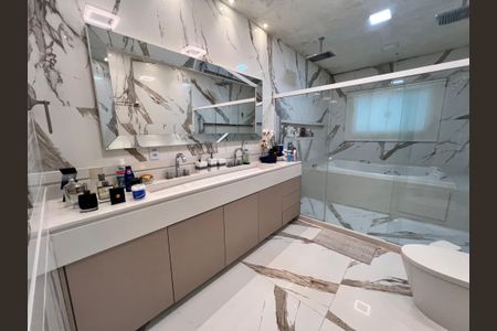 Casa à venda com 1200m², 4 quartos e 8 vagas Casa à venda com 1200m², 4 quartos e 8 vagasBanheiro da Suíte 3