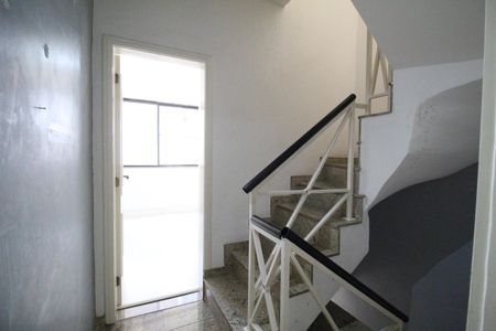 Casa de condomínio à venda com 105m², 3 quartos e 1 vagaEscada 