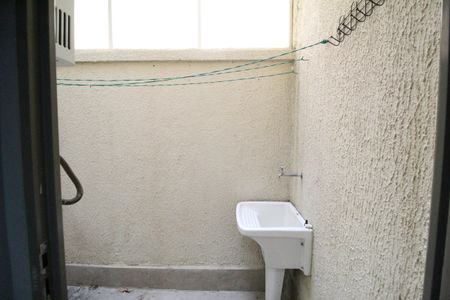 Casa de condomínio à venda com 105m², 3 quartos e 1 vagaÁrea de serviço