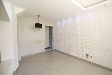 Casa de condomínio à venda com 105m², 3 quartos e 1 vagaSala