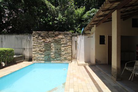 Casa de condomínio à venda com 105m², 3 quartos e 1 vagaÁrea comum - Piscina