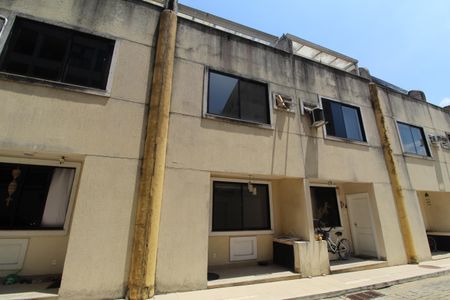 Casa de condomínio à venda com 105m², 3 quartos e 1 vagaFachada