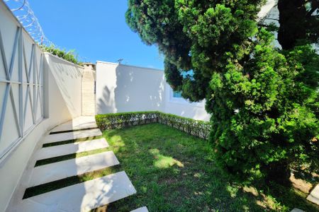 Casa à venda com 447m², 4 quartos e 4 vagas Casa à venda com 447m², 4 quartos e 4 vagasHall de Entrada