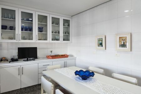 Casa à venda com 447m², 4 quartos e 4 vagas Casa à venda com 447m², 4 quartos e 4 vagasCozinha